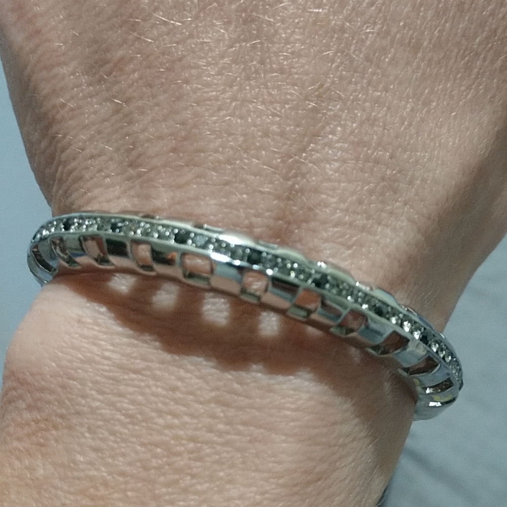 Bracelet - Picture 1 of 3